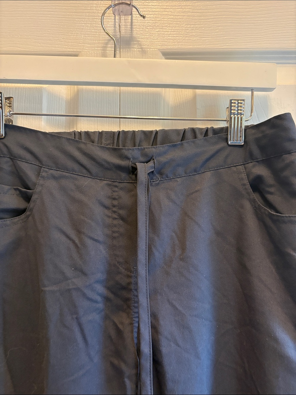 Grey’s Anatomy Grey Wide-Leg Pull-On scrub Pants - Picture 2 of 14
